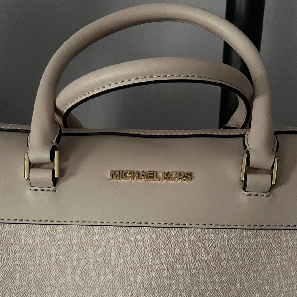 New! Michael Kors Blush Crossbody Bag - Picture 2 of 5